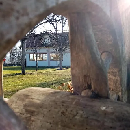 Mandic House דירה