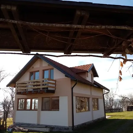 Mandic House דירה